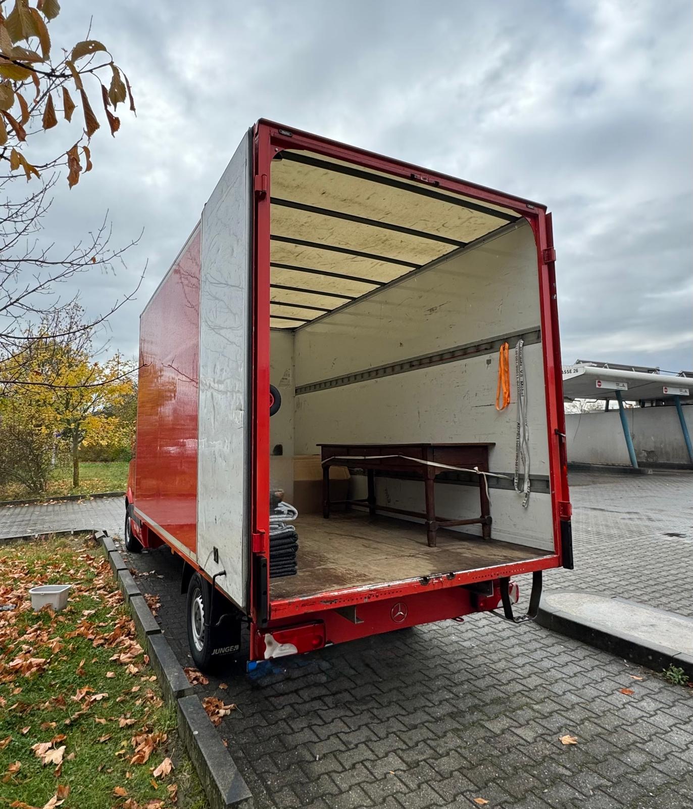 Privatumzug Berlin – Umzugskartons werden verladen