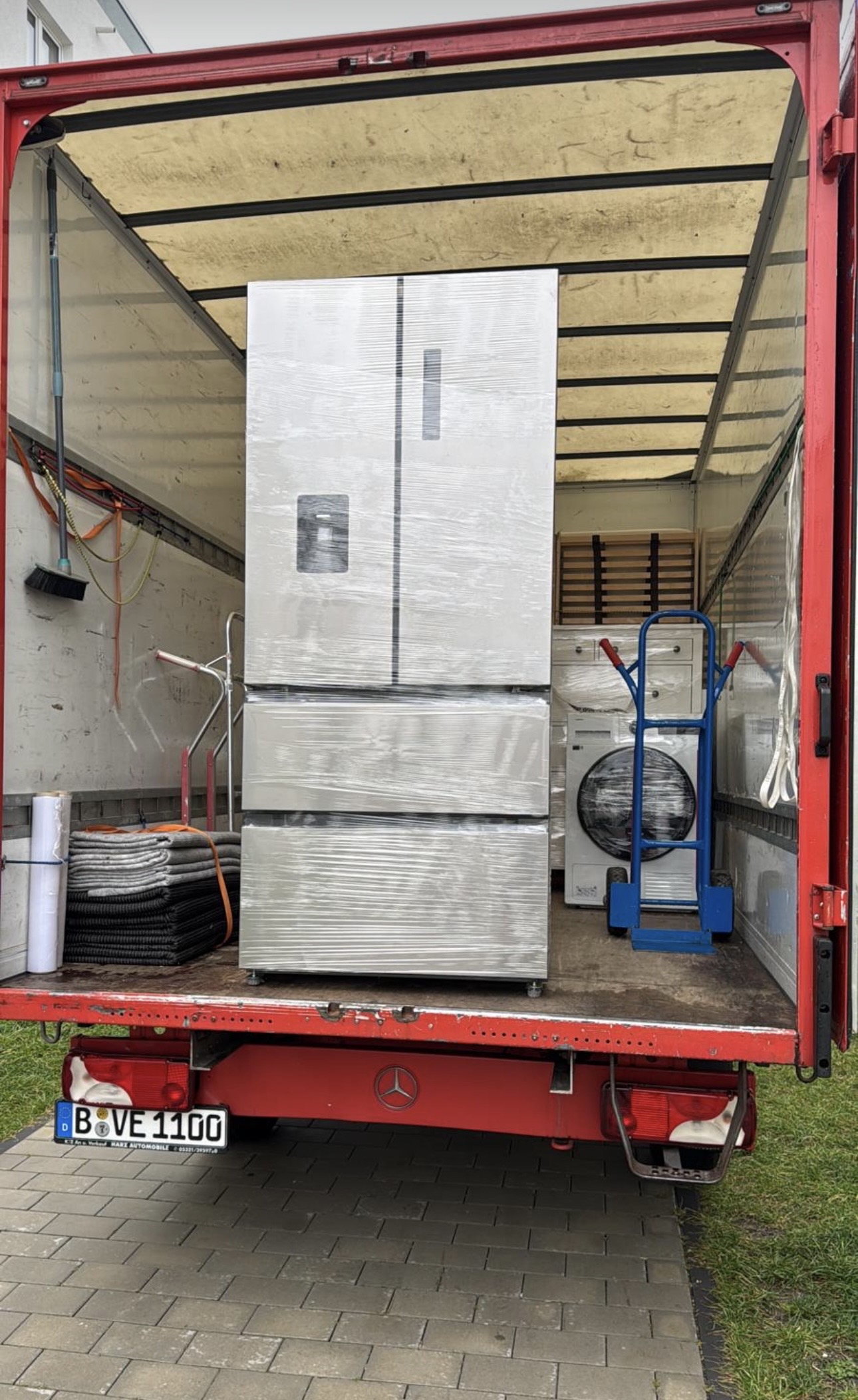 Kahl Umzüge Berlin – fertig beladener Umzugstransporter