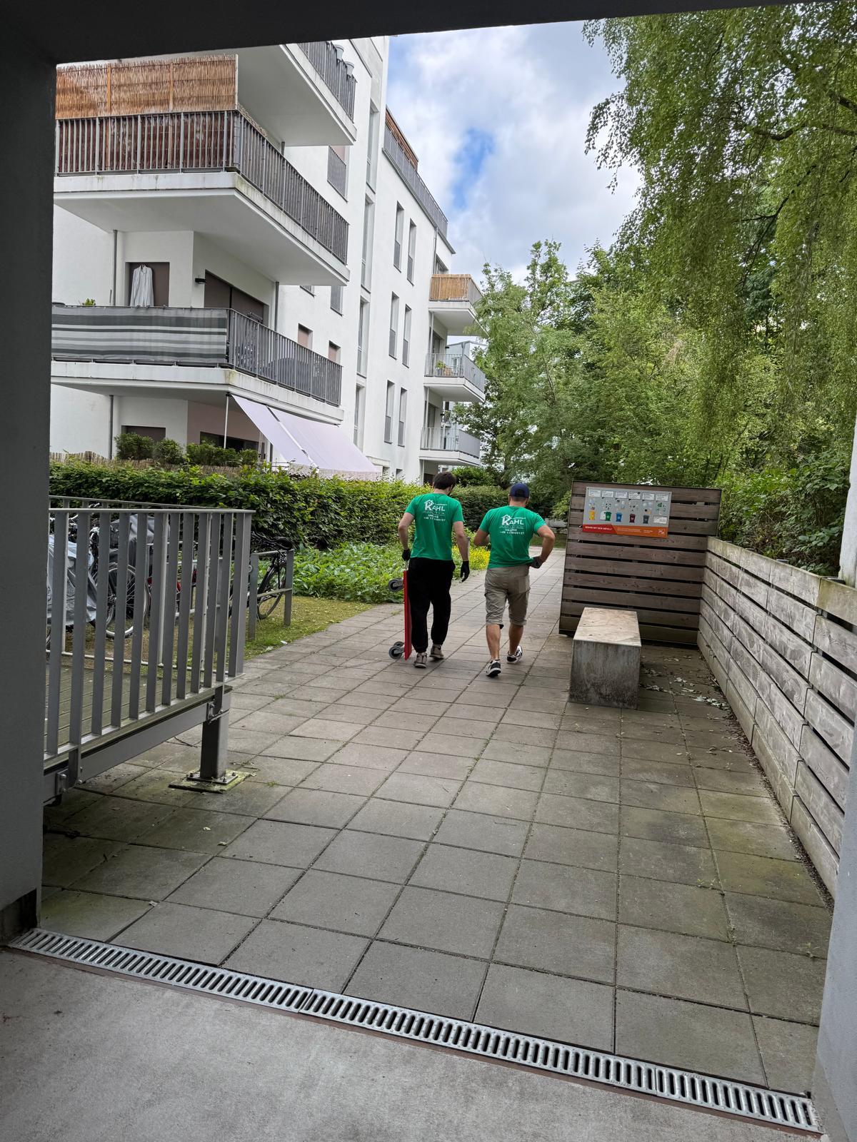 Kahl Umzüge Berlin – Möbel im Transporter gesichert